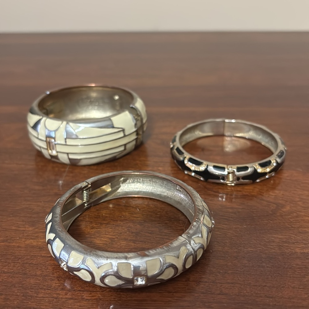 7 bracelets - Picture 3 of 3